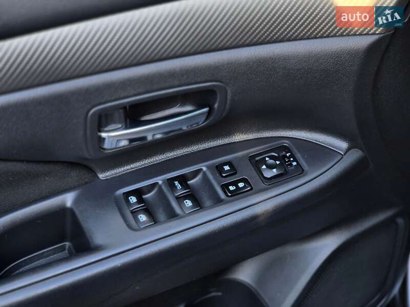 Внедорожник / Кроссовер Mitsubishi Outlander 2017 в Запорожье