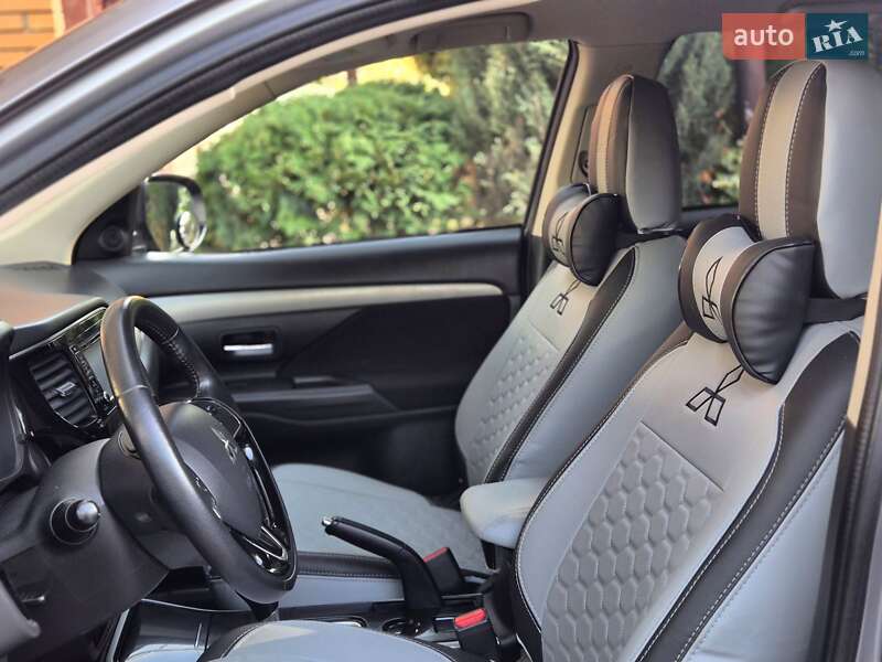 Внедорожник / Кроссовер Mitsubishi Outlander 2017 в Запорожье