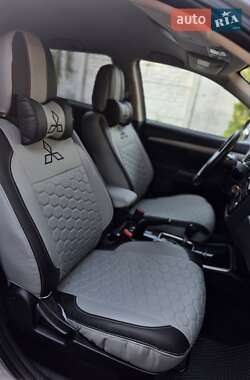 Внедорожник / Кроссовер Mitsubishi Outlander 2017 в 