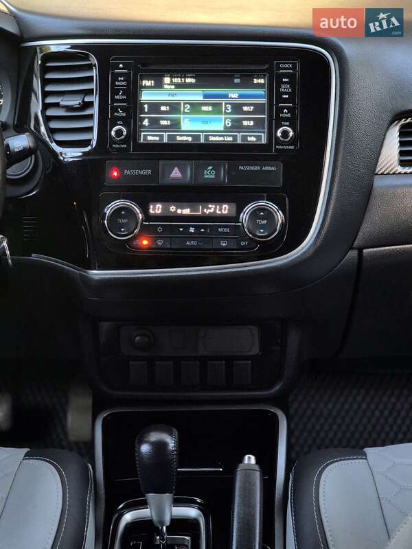 Внедорожник / Кроссовер Mitsubishi Outlander 2017 в Запорожье