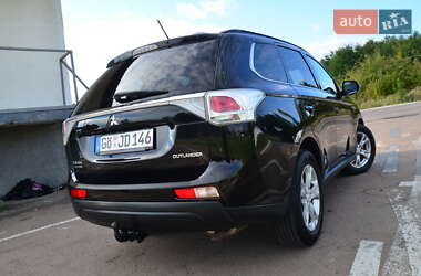 Внедорожник / Кроссовер Mitsubishi Outlander 2013 в 