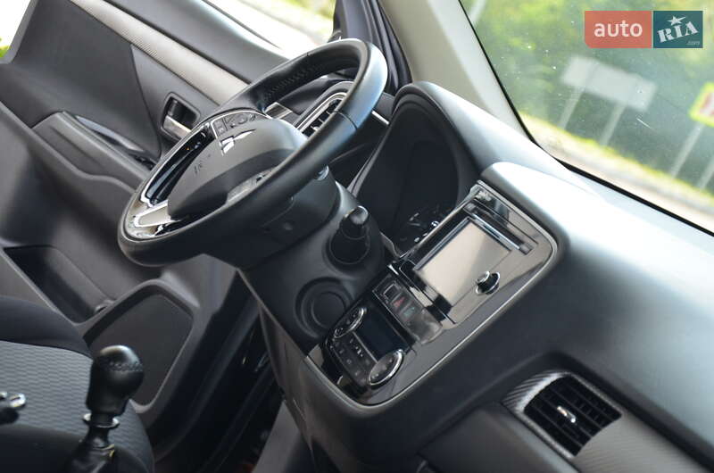 Внедорожник / Кроссовер Mitsubishi Outlander 2013 в Дрогобыче