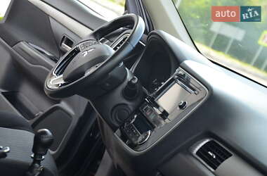 Внедорожник / Кроссовер Mitsubishi Outlander 2013 в 