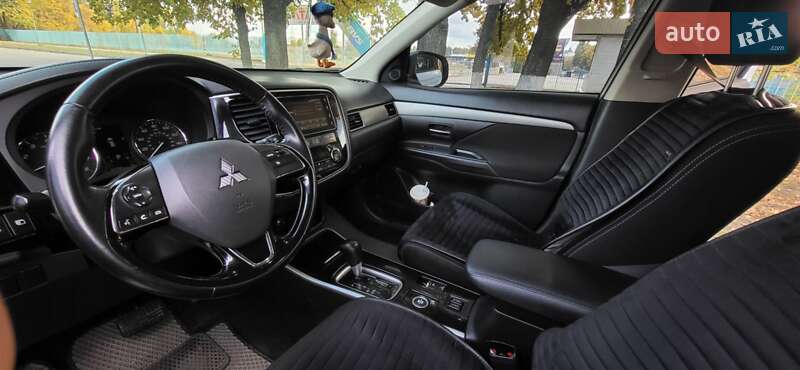 Позашляховик / Кросовер Mitsubishi Outlander 2016 в Полтаві