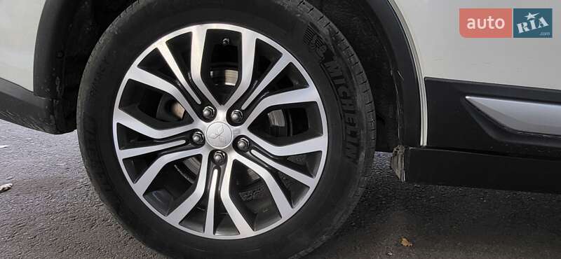 Позашляховик / Кросовер Mitsubishi Outlander 2016 в Полтаві