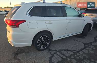 Внедорожник / Кроссовер Mitsubishi Outlander 2018 в 