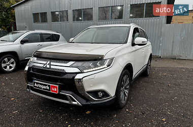 Внедорожник / Кроссовер Mitsubishi Outlander 2019 в Киеве
