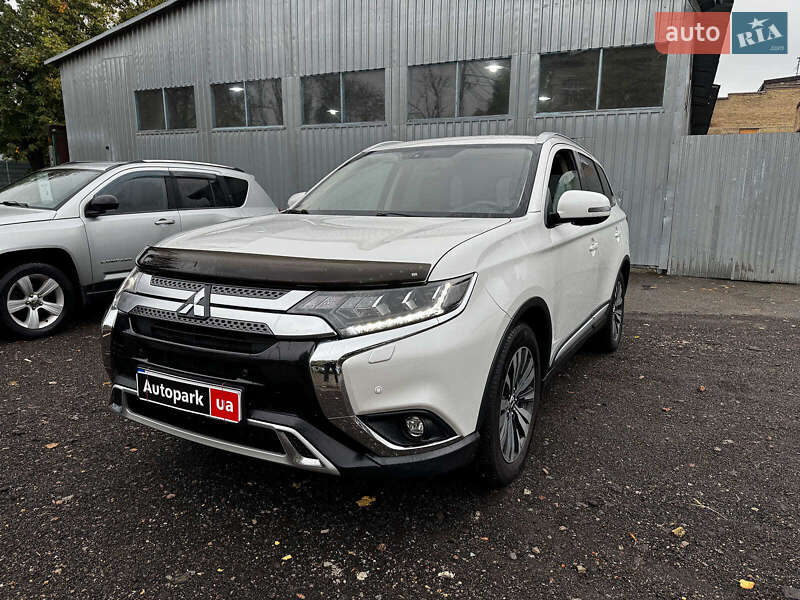 Внедорожник / Кроссовер Mitsubishi Outlander 2019 в Киеве