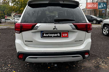 Внедорожник / Кроссовер Mitsubishi Outlander 2019 в 