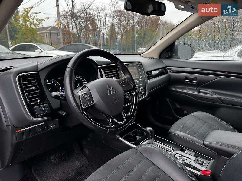 Внедорожник / Кроссовер Mitsubishi Outlander 2019 в Киеве