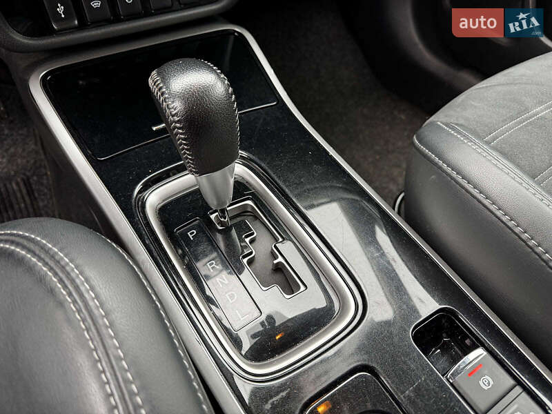 Внедорожник / Кроссовер Mitsubishi Outlander 2019 в Киеве