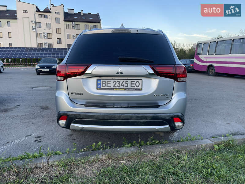 Позашляховик / Кросовер Mitsubishi Outlander 2015 в Миколаєві