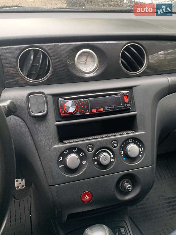 Позашляховик / Кросовер Mitsubishi Outlander 2006 в Василькові