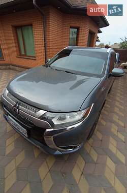 Внедорожник / Кроссовер Mitsubishi Outlander 2017 в Кривом Роге