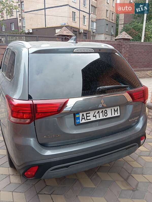 Позашляховик / Кросовер Mitsubishi Outlander 2017 в Кривому Розі