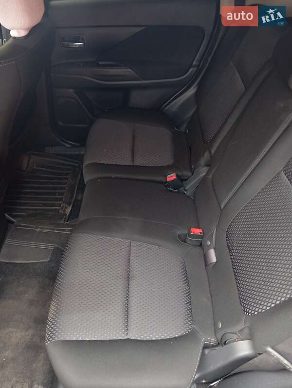 Позашляховик / Кросовер Mitsubishi Outlander 2017 в Кривому Розі