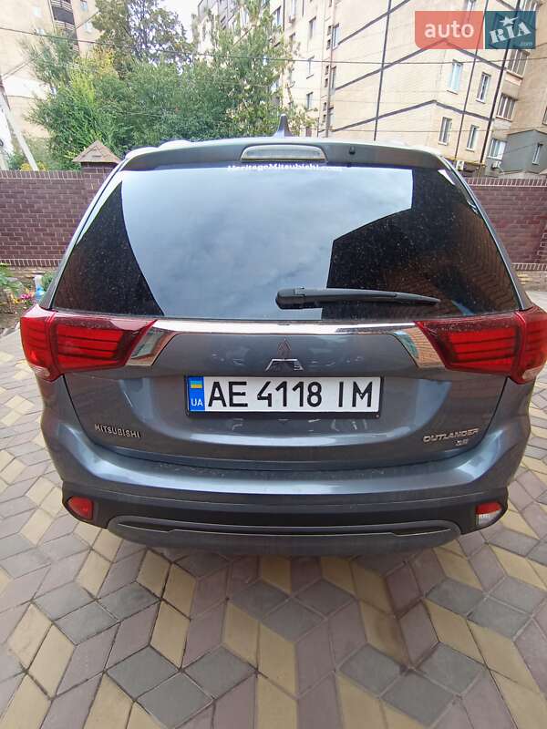 Позашляховик / Кросовер Mitsubishi Outlander 2017 в Кривому Розі