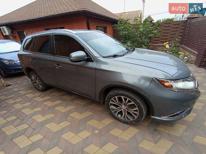 Позашляховик / Кросовер Mitsubishi Outlander 2017 в Кривому Розі