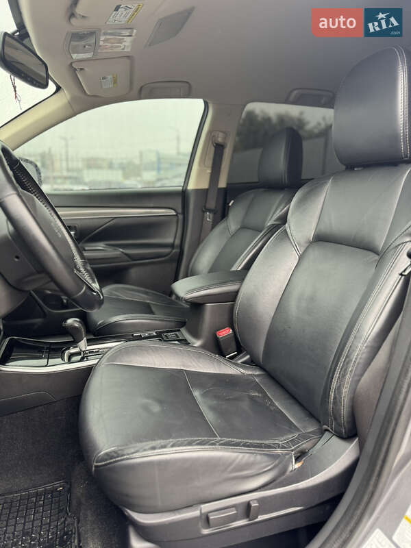 Позашляховик / Кросовер Mitsubishi Outlander 2018 в Києві