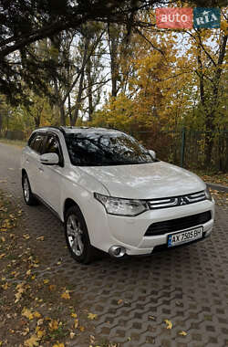 Позашляховик / Кросовер Mitsubishi Outlander 2013 в Харкові
