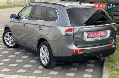 Внедорожник / Кроссовер Mitsubishi Outlander 2014 в 