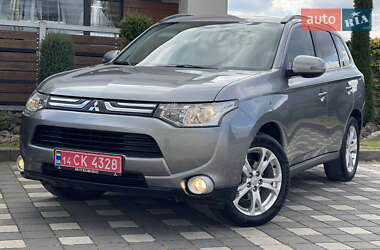 Внедорожник / Кроссовер Mitsubishi Outlander 2014 в 