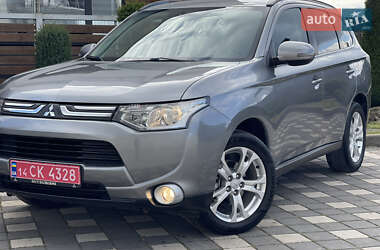 Внедорожник / Кроссовер Mitsubishi Outlander 2014 в 