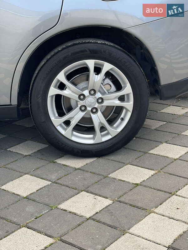 Внедорожник / Кроссовер Mitsubishi Outlander 2014 в Стрые