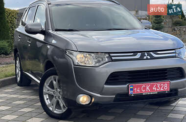 Внедорожник / Кроссовер Mitsubishi Outlander 2014 в 