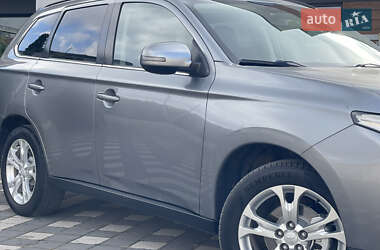 Внедорожник / Кроссовер Mitsubishi Outlander 2014 в 