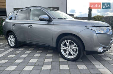 Внедорожник / Кроссовер Mitsubishi Outlander 2014 в 