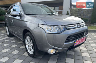 Внедорожник / Кроссовер Mitsubishi Outlander 2014 в 