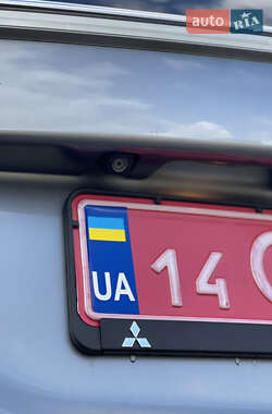 Внедорожник / Кроссовер Mitsubishi Outlander 2014 в 