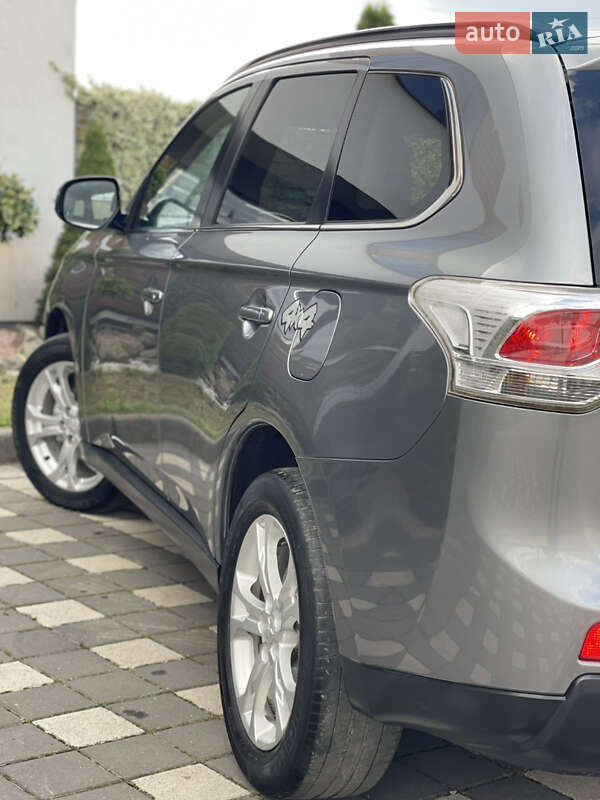 Внедорожник / Кроссовер Mitsubishi Outlander 2014 в Стрые
