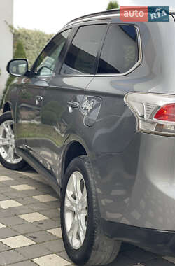 Внедорожник / Кроссовер Mitsubishi Outlander 2014 в 