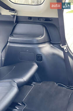 Внедорожник / Кроссовер Mitsubishi Outlander 2014 в 