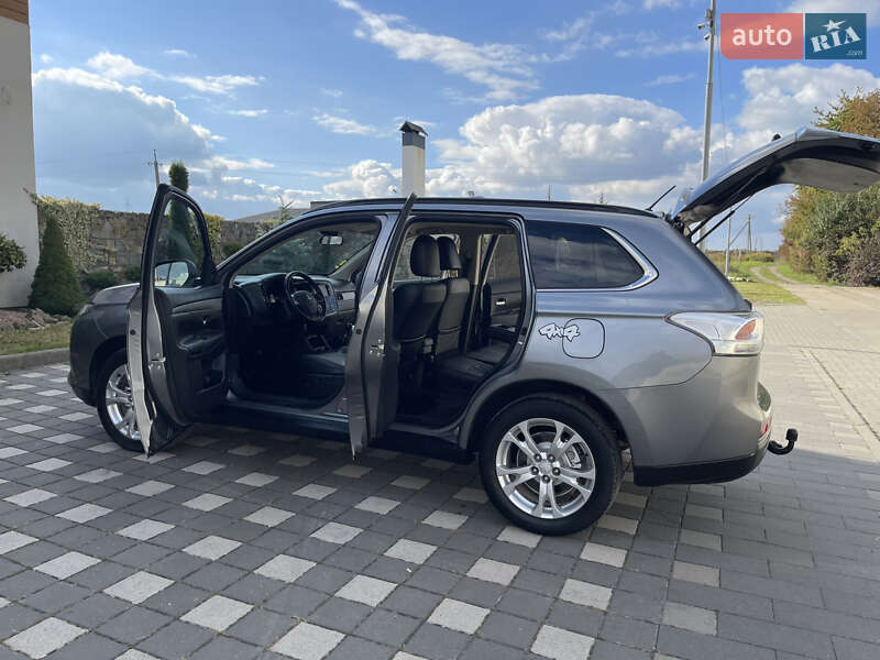 Внедорожник / Кроссовер Mitsubishi Outlander 2014 в Стрые