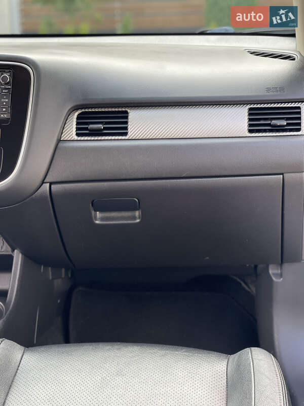 Внедорожник / Кроссовер Mitsubishi Outlander 2014 в Стрые