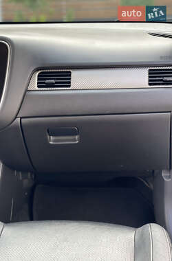 Внедорожник / Кроссовер Mitsubishi Outlander 2014 в 