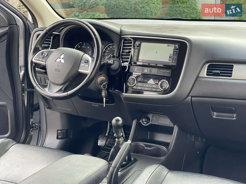 Внедорожник / Кроссовер Mitsubishi Outlander 2014 в Стрые