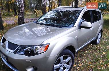 Внедорожник / Кроссовер Mitsubishi Outlander 2008 в Ромнах