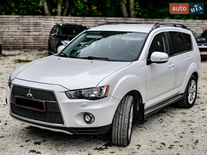 Внедорожник / Кроссовер Mitsubishi Outlander 2010 в Бродах