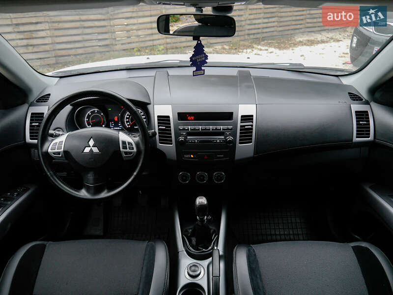 Внедорожник / Кроссовер Mitsubishi Outlander 2010 в Бродах