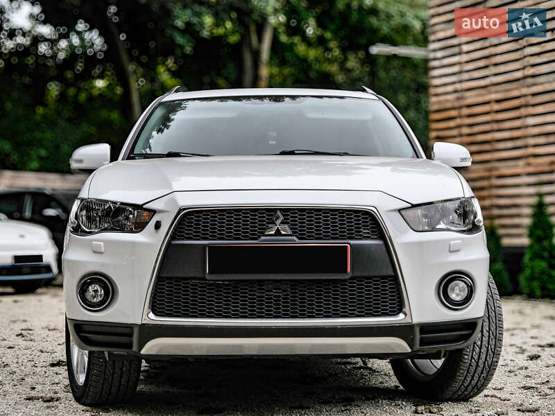 Внедорожник / Кроссовер Mitsubishi Outlander 2010 в Бродах