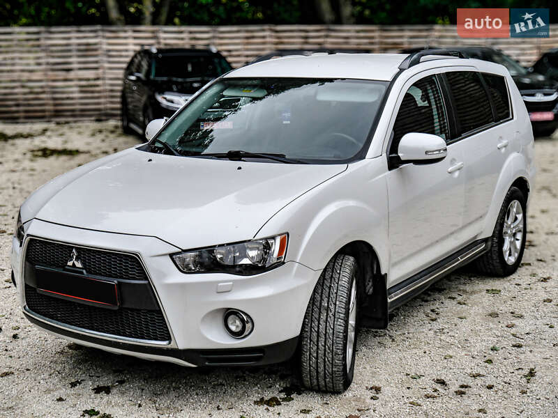 Внедорожник / Кроссовер Mitsubishi Outlander 2010 в Бродах