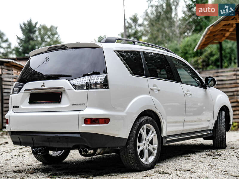 Внедорожник / Кроссовер Mitsubishi Outlander 2010 в Бродах