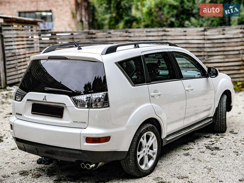Внедорожник / Кроссовер Mitsubishi Outlander 2010 в Бродах