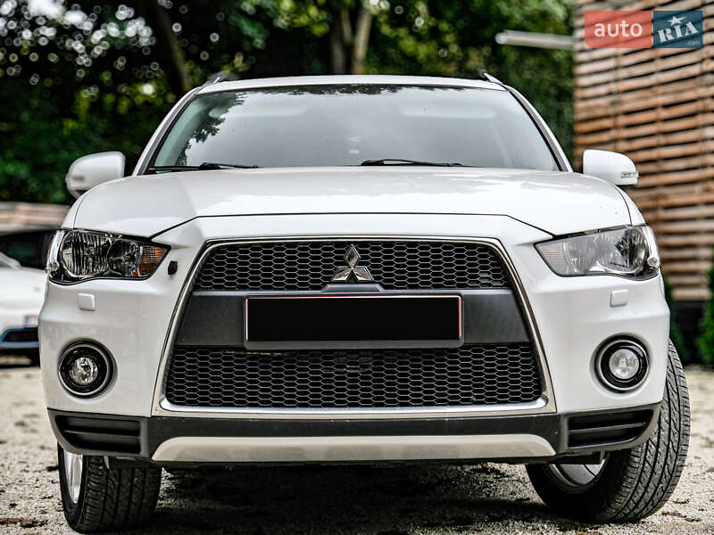 Внедорожник / Кроссовер Mitsubishi Outlander 2010 в Бродах