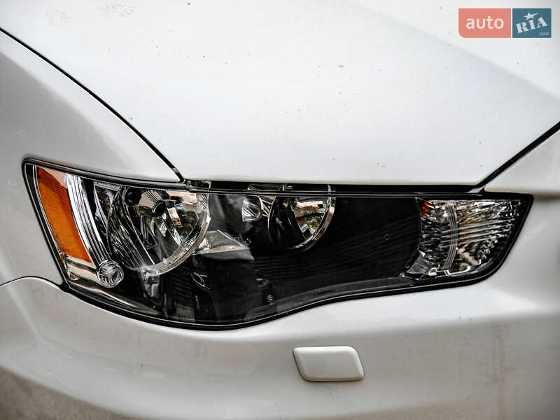 Внедорожник / Кроссовер Mitsubishi Outlander 2010 в Бродах