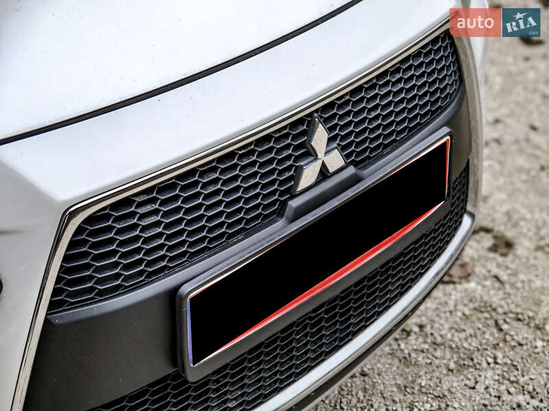 Внедорожник / Кроссовер Mitsubishi Outlander 2010 в Бродах